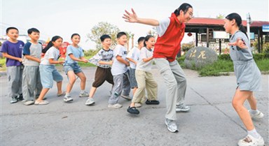 大手牵小手 快乐过暑假