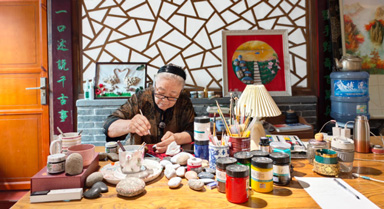 新场景里看活力丨姥姥的画