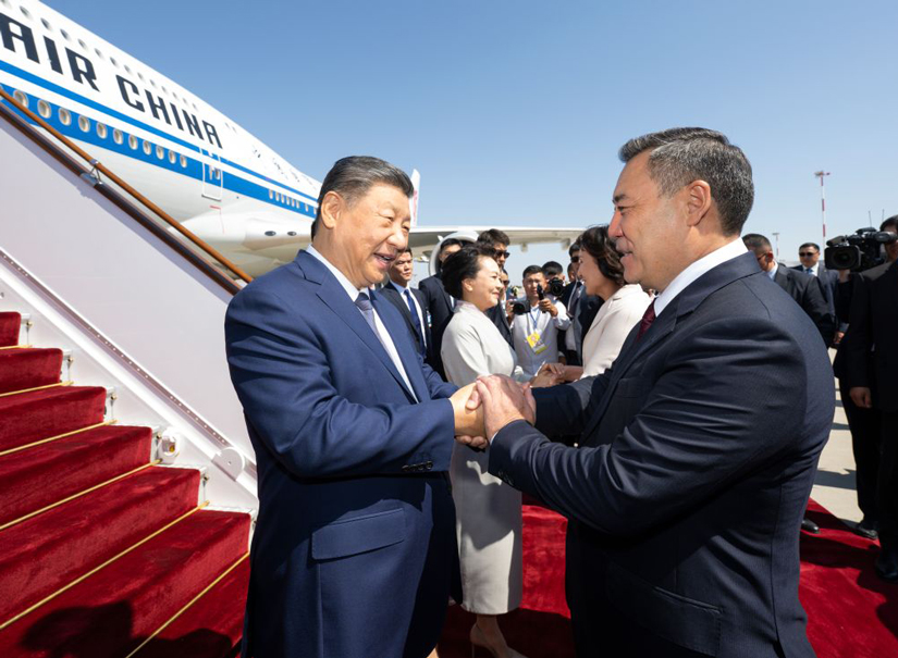习近平抵达比什凯克出席2026年上合组织峰会并对吉尔吉斯斯坦进行国事访问