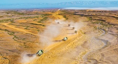 陆军某旅组织机动训练