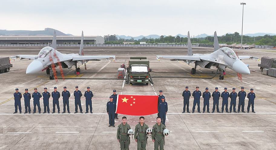 空军某部官兵节日坚守战位守护海天